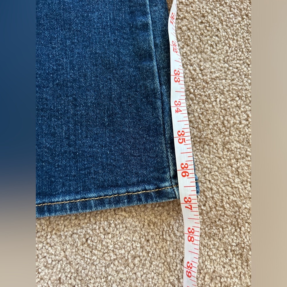 Levi’s High Waisted Crop Flare - Picture 6 of 10